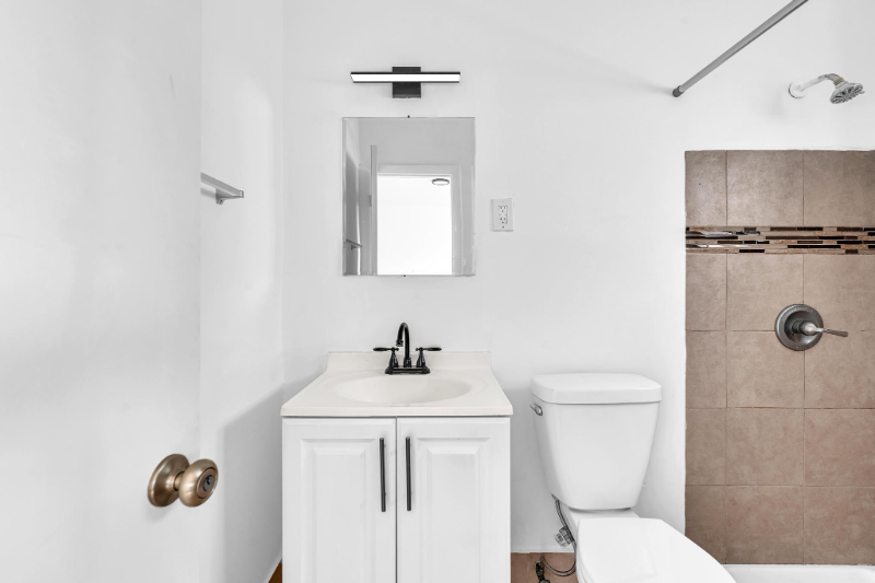 1027 Swstreet #7 - Photo 5 of 7