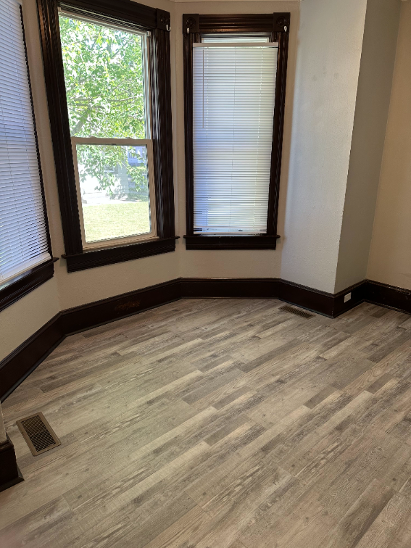 929 Redfield St - Photo 3 of 12