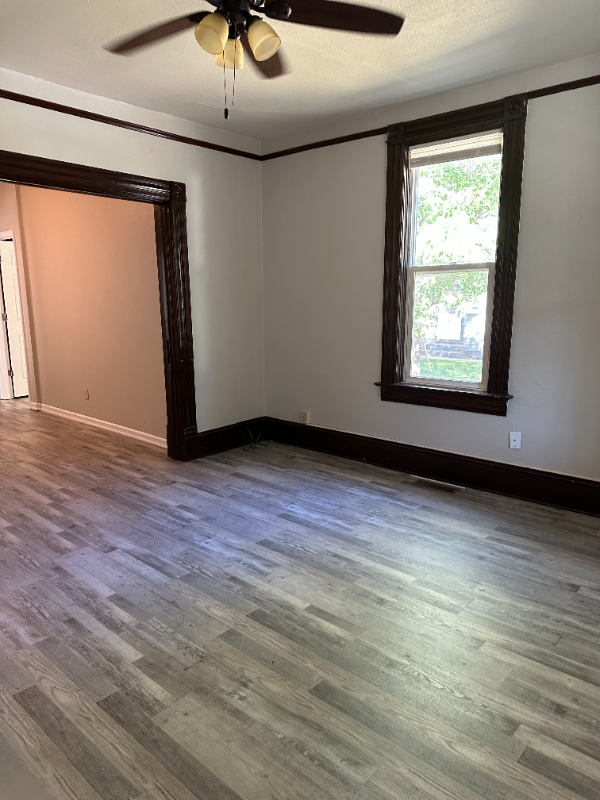 929 Redfield St - Photo 4 of 12