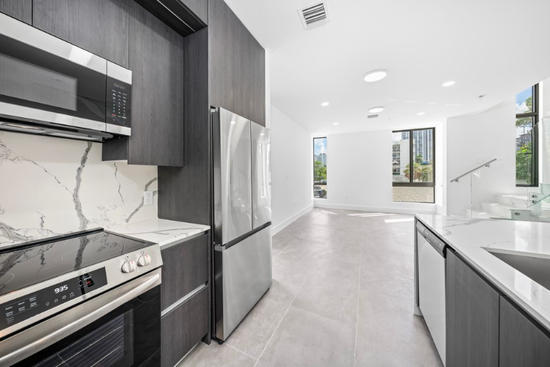 526 Southwest 2nd Street #1 - Photo 3 of 17