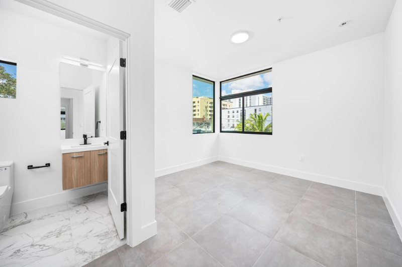 526 Southwest 2nd Street #1 - Photo 6 of 17