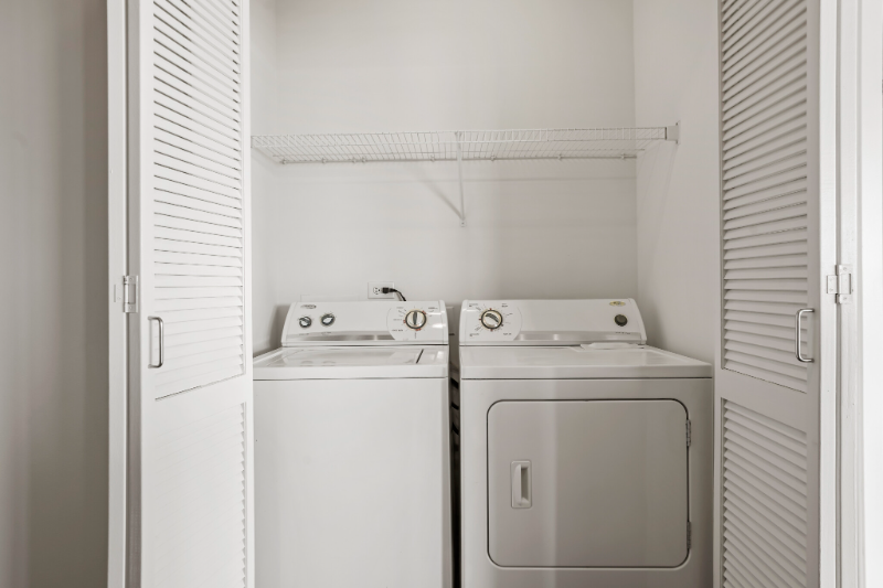 902 S Clark St - Photo 3 of 16