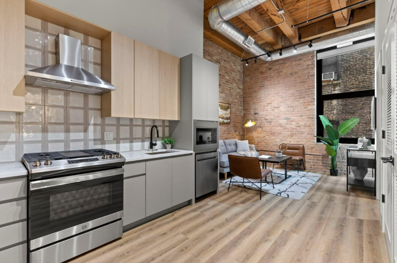 140 W Ohio St - Photo 4 of 16