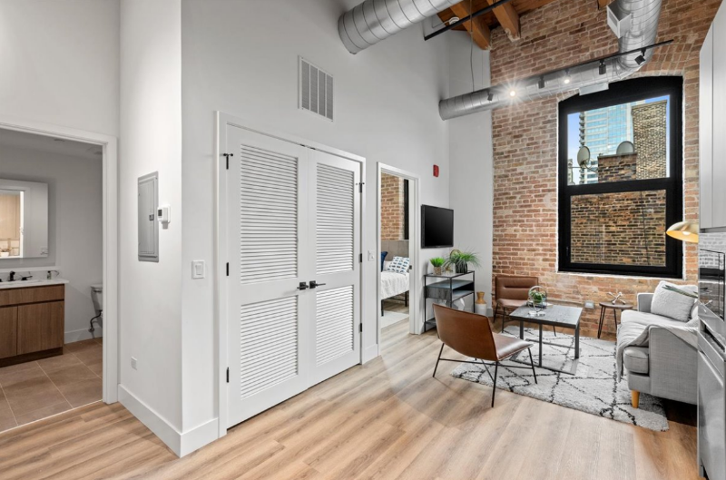 140 W Ohio St - Photo 7 of 16