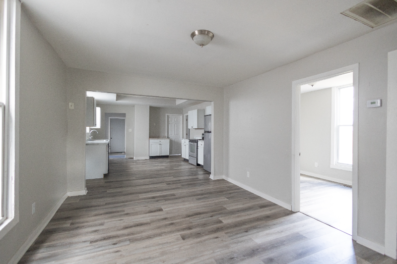 2028 Lexington Ave - Photo 2 of 9