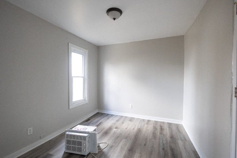 2028 Lexington Ave - Photo 5 of 9