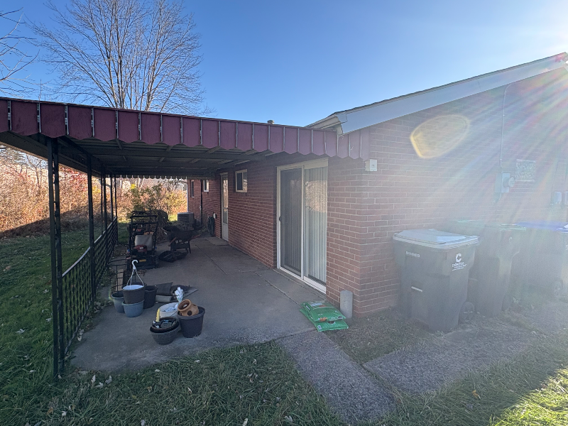 214 Sandalwood Dr - Photo 2 of 10