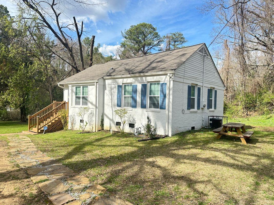 285 Whitaker Circle Northwest