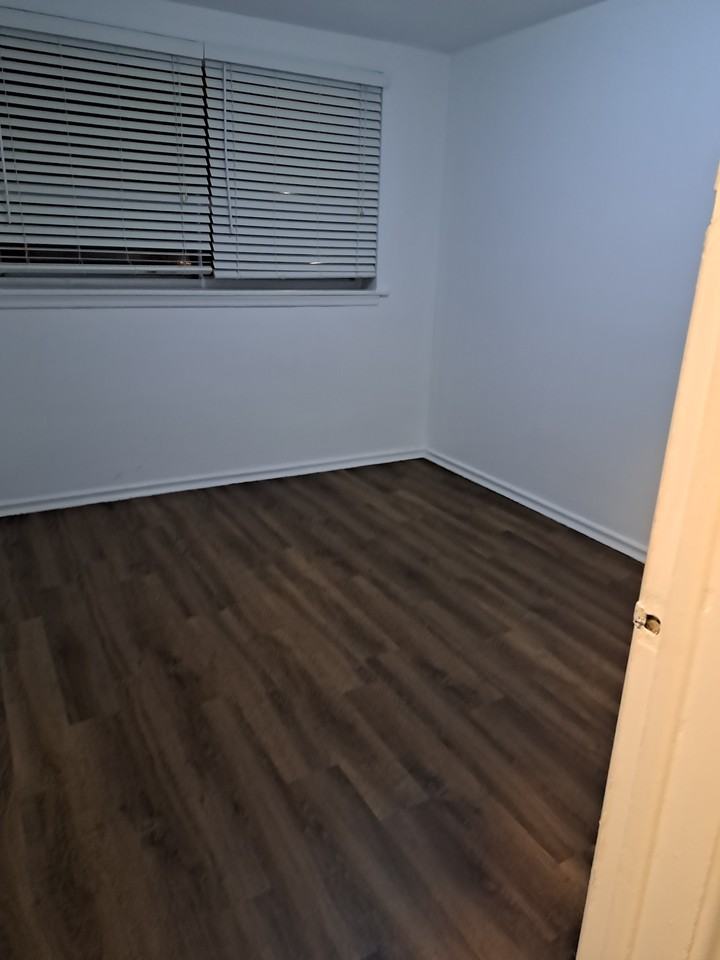 1047 Victoria Park Avenue #4 - Photo 5 of 6