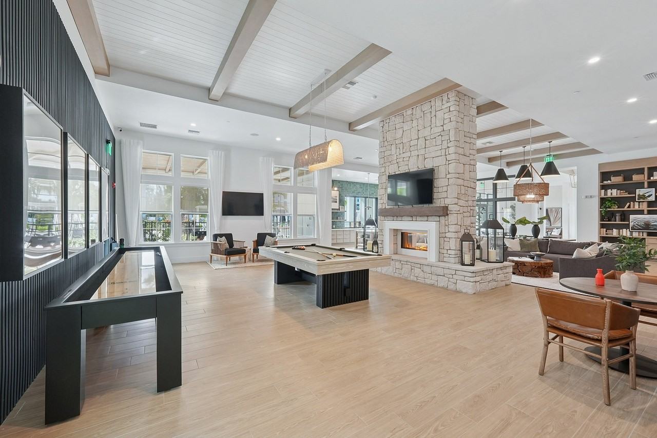 Alton LakeHouse - Photo 4 of 51