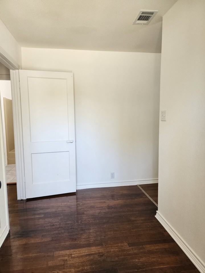 814 Scott Drive - Photo 7 of 12