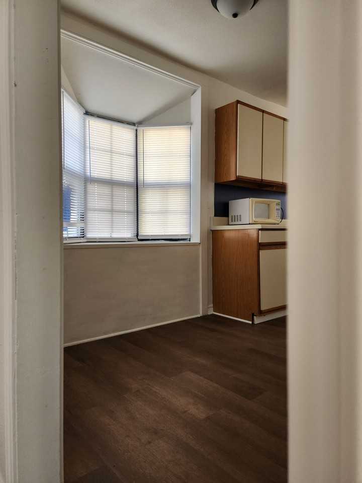 814 Scott Drive - Photo 4 of 12