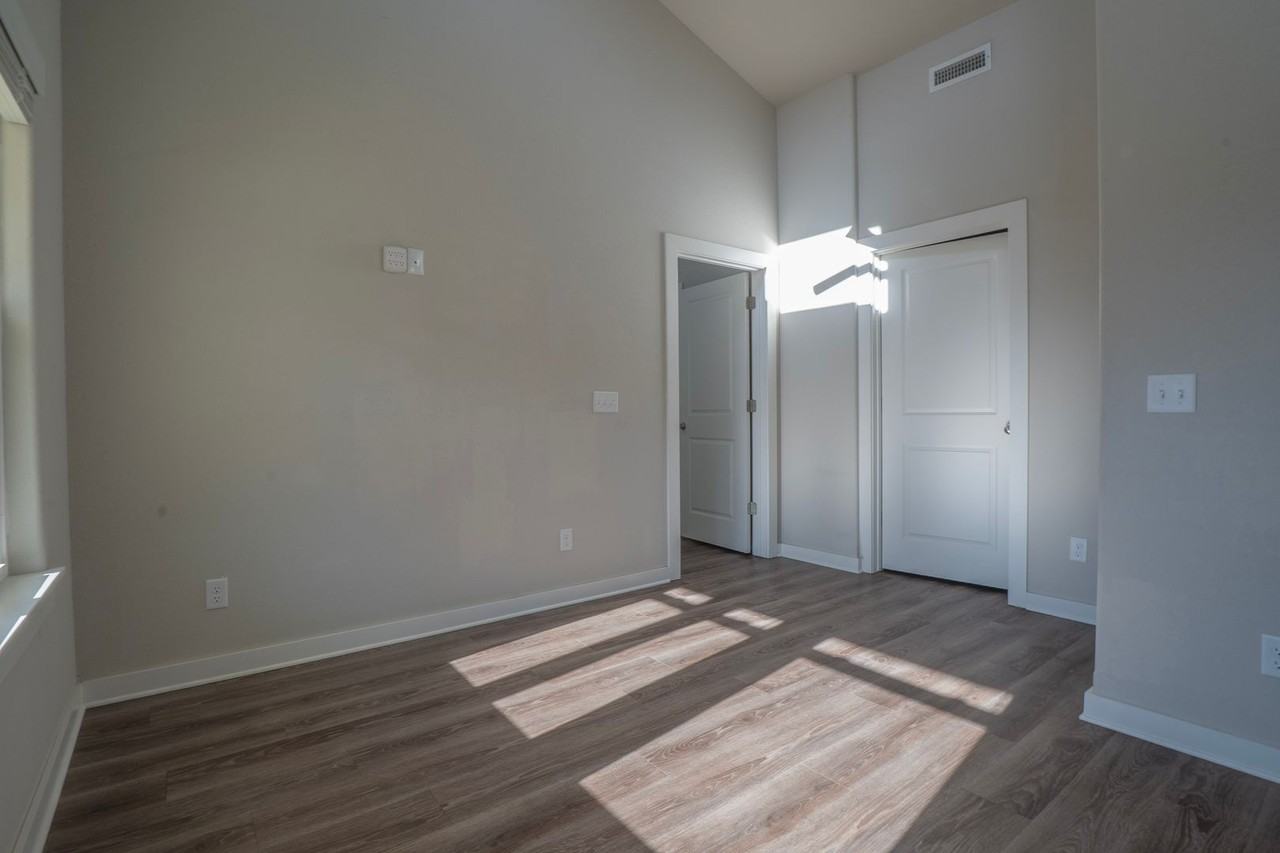 636 N Honey Locust Bnd - Photo 3 of 17