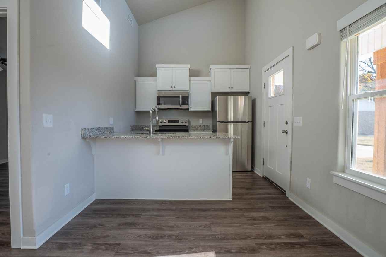 636 N Honey Locust Bnd - Photo 4 of 17