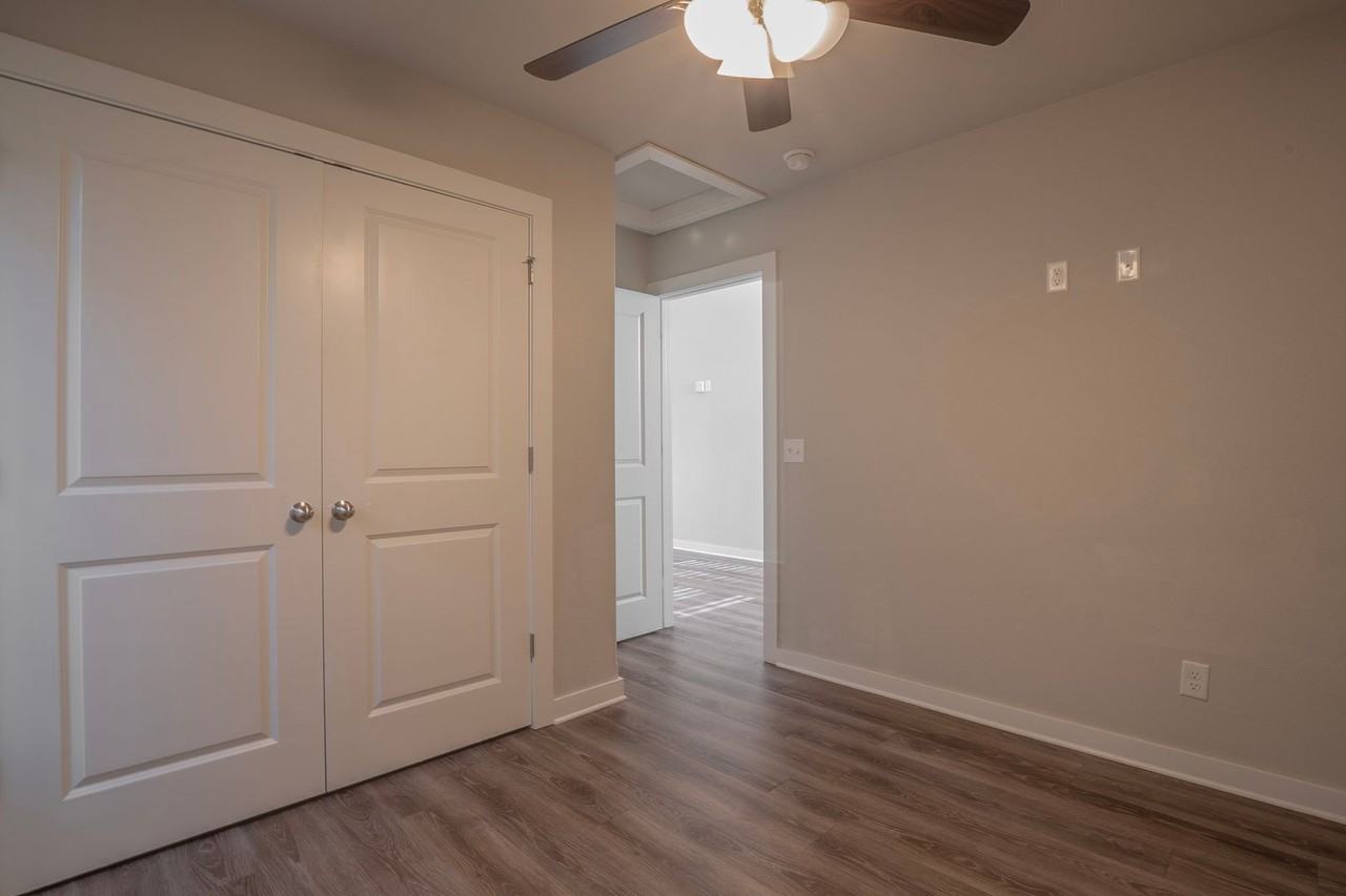 636 N Honey Locust Bnd - Photo 7 of 17