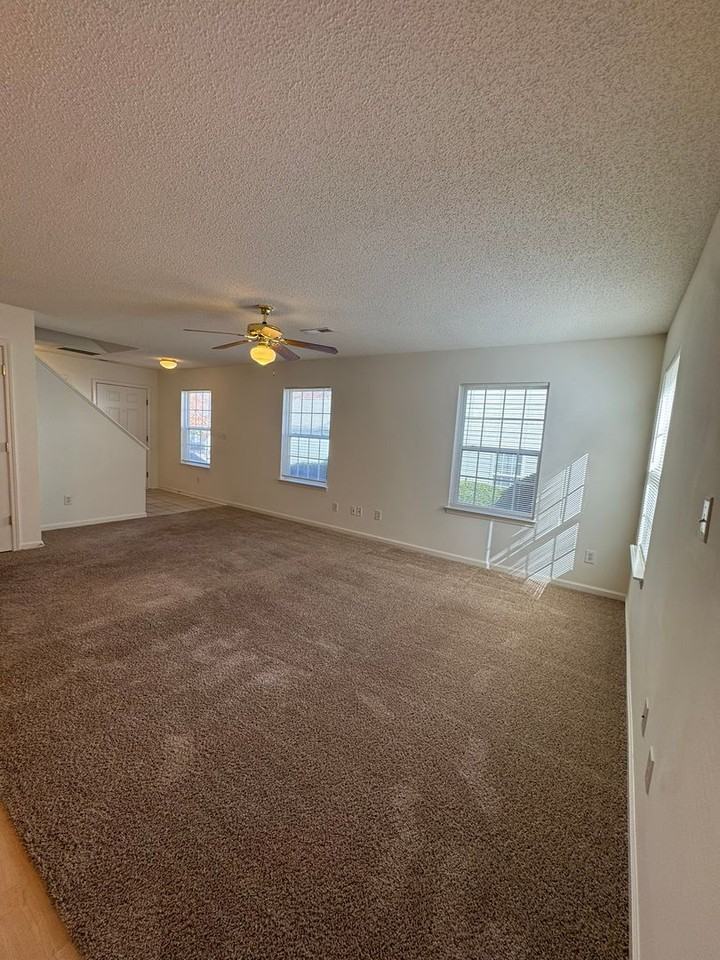 141 Springwood Lane - Photo 4 of 25