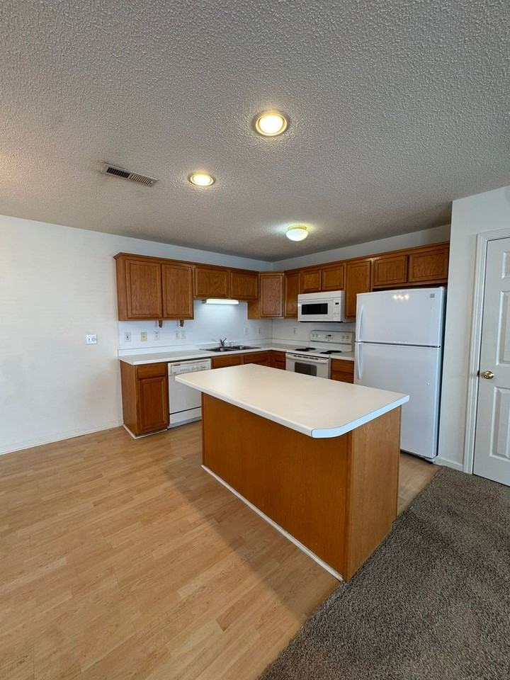 141 Springwood Lane - Photo 5 of 25