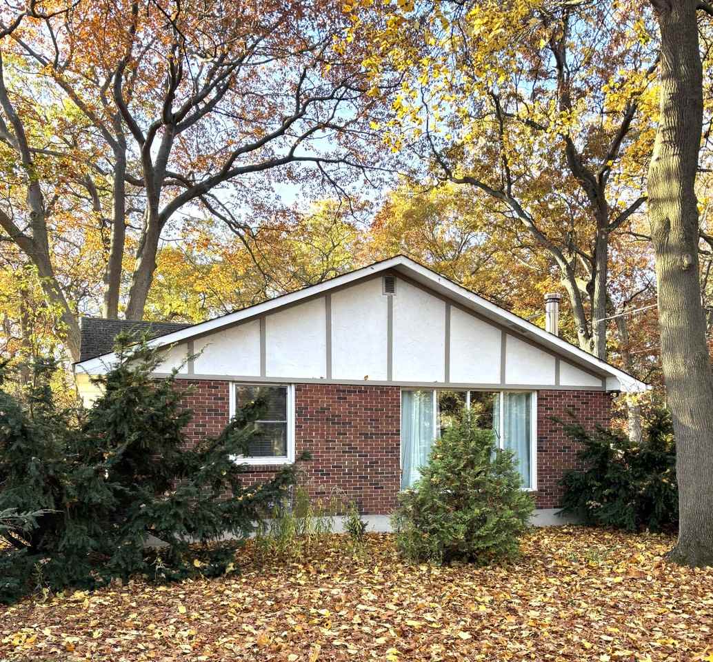 1941 Lakeshore Rd #1 - Photo 2 of 22