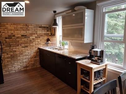 659 Piccadilly St Uppr #2UPPER - Photo 3 of 8