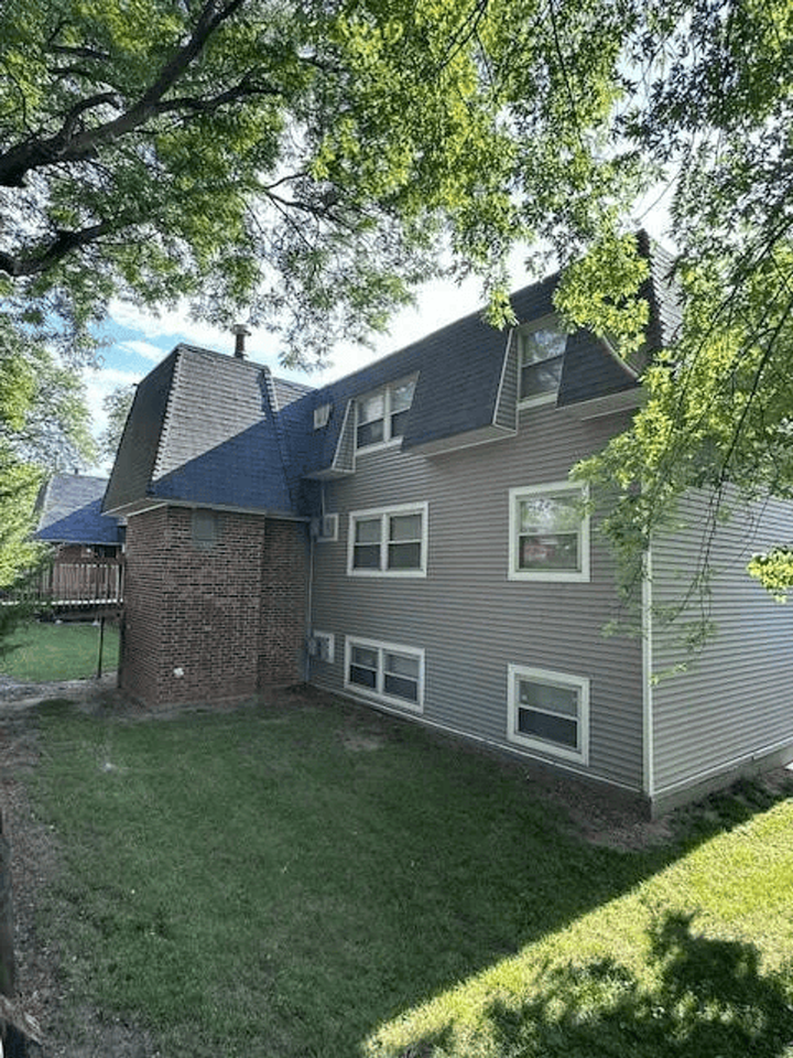 1 bed, 1 bath Apartments - Photo 2 of 10