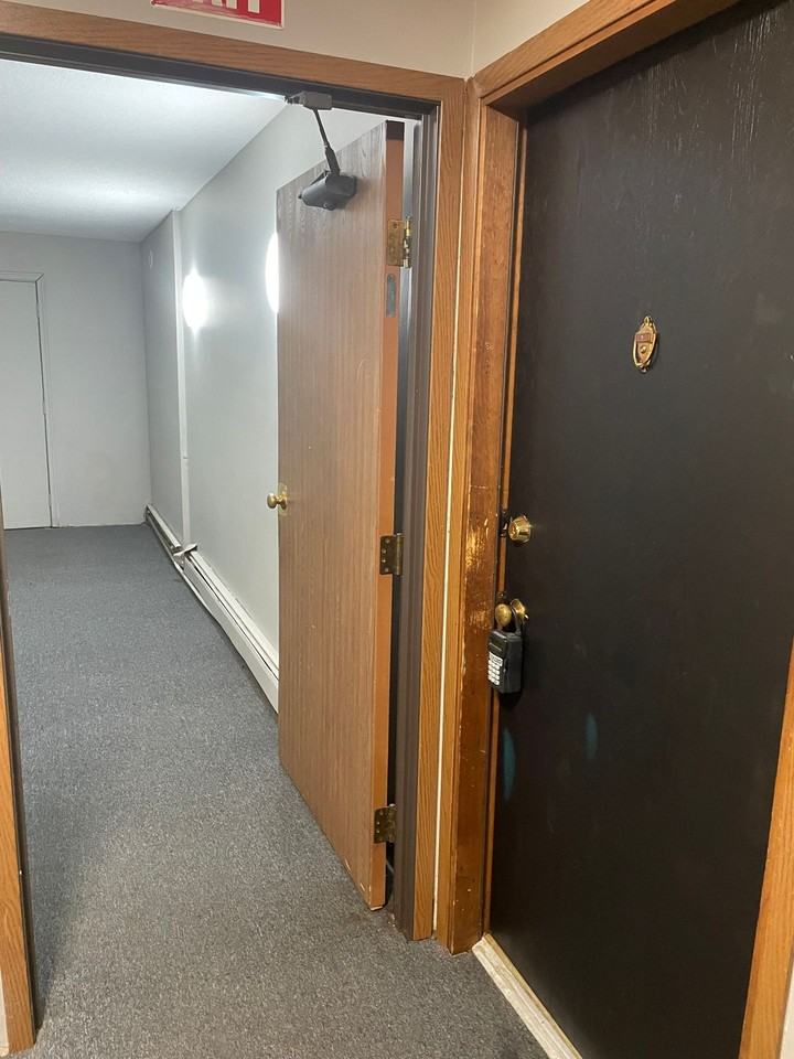 1 bed, 1 bath Apartments - Photo 3 of 10