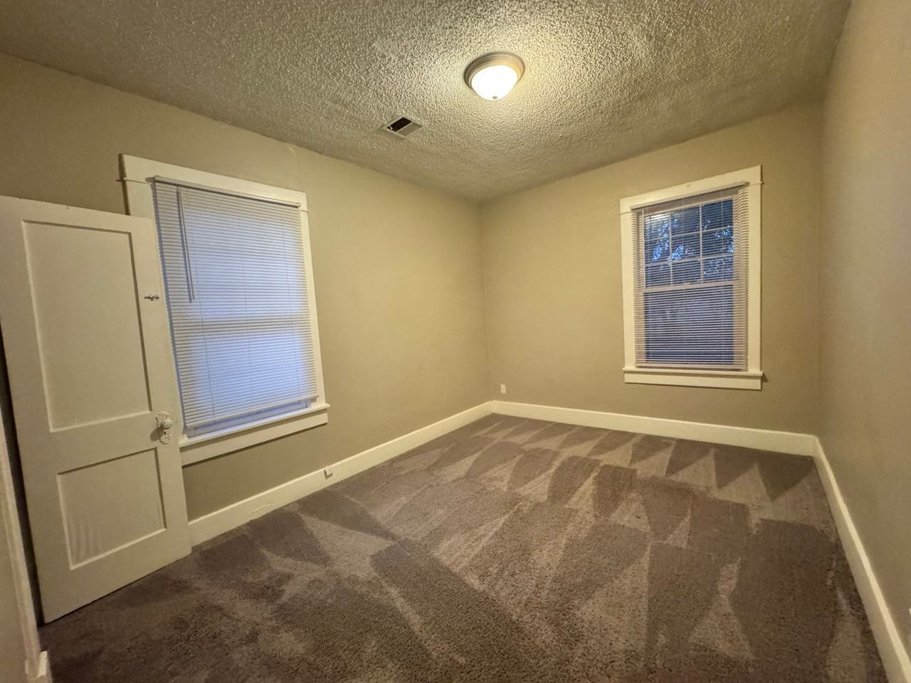 214 W 9th St - Photo 5 of 7