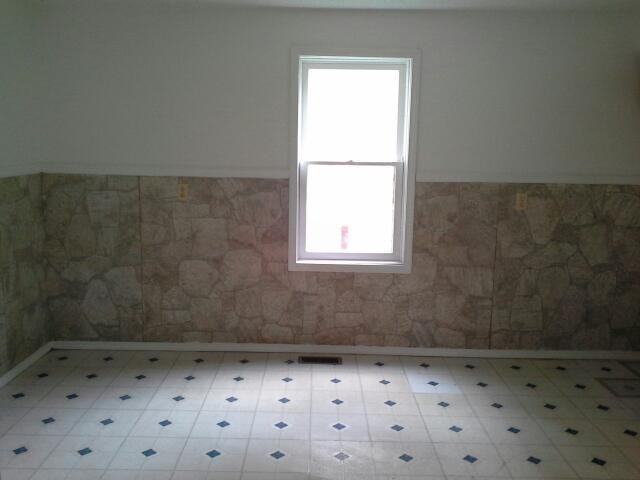 2726 John St - Photo 3 of 7