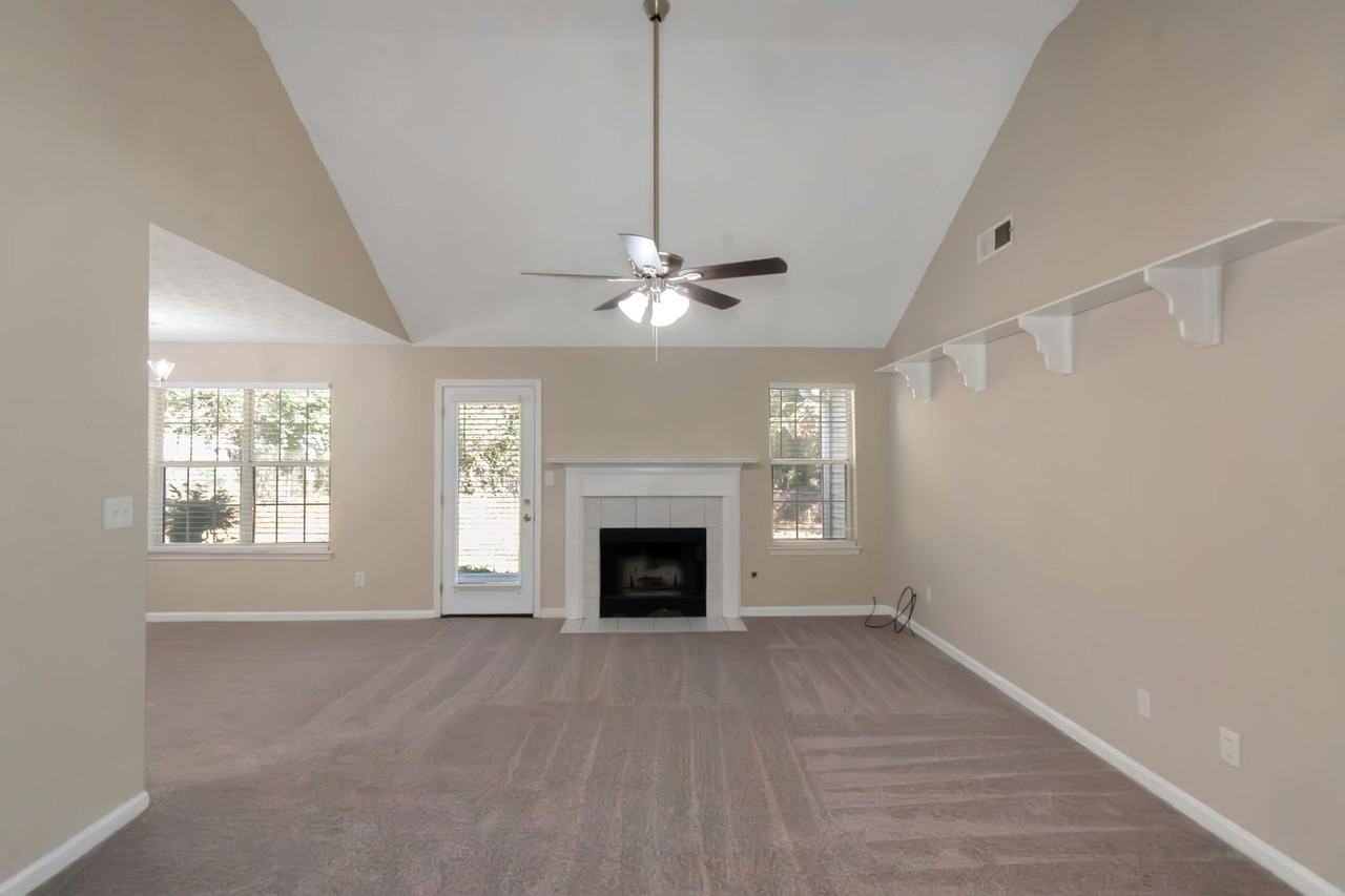 123 Willow Springs Ln - Photo 3 of 28