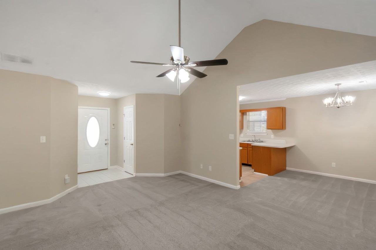 123 Willow Springs Ln - Photo 5 of 28