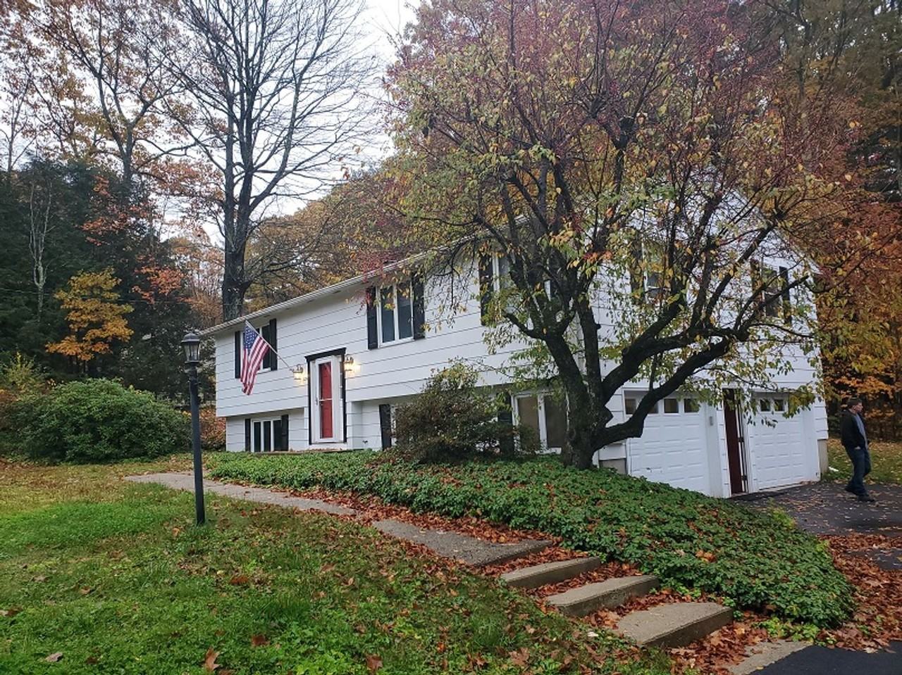 129 Lakewood Dr - Photo 2 of 15