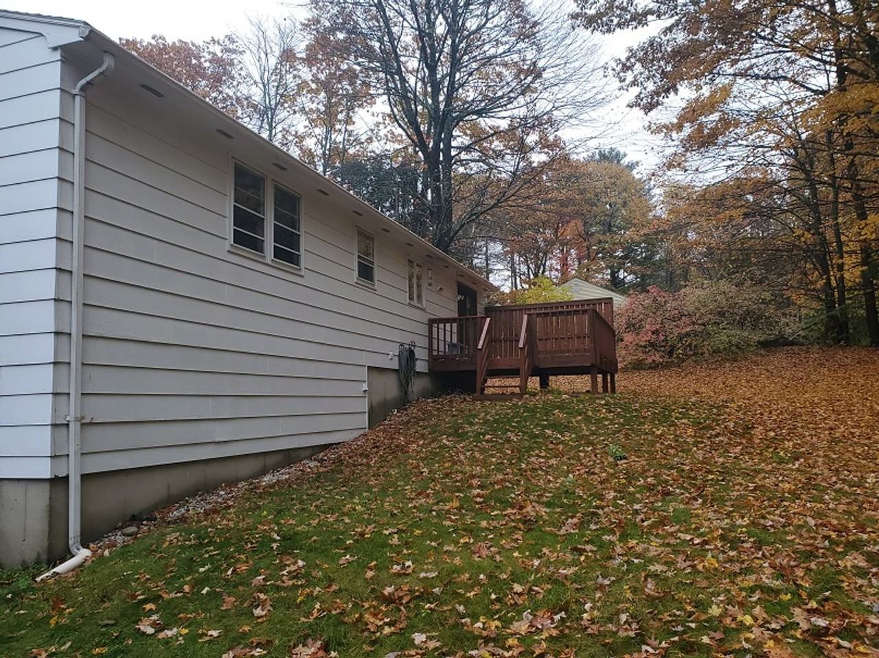 129 Lakewood Dr - Photo 3 of 15