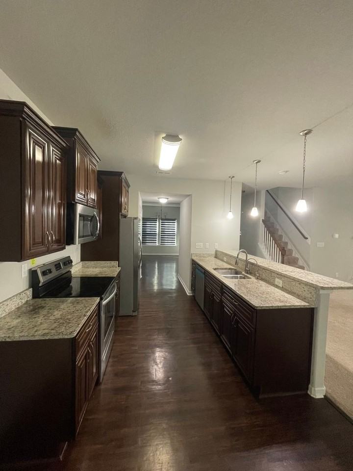 1112 Layton St - Photo 2 of 6