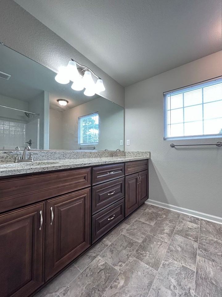 1112 Layton St - Photo 3 of 6
