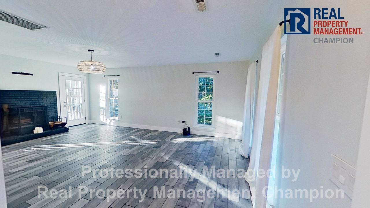 2901 Carthage Dr - Photo 3 of 28