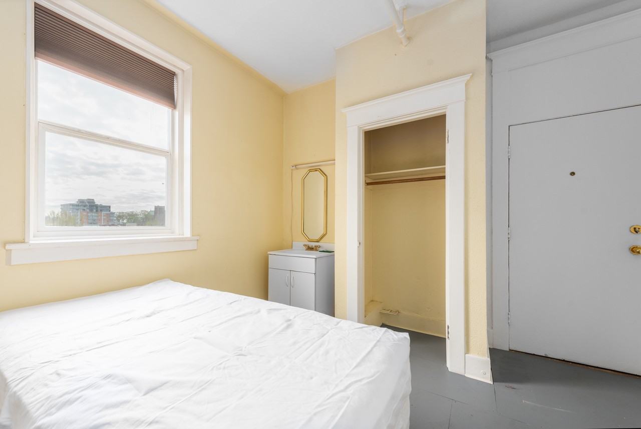 710 Fort Street - Photo 4 of 7