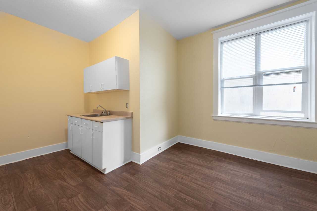 710 Fort Street - Photo 6 of 7