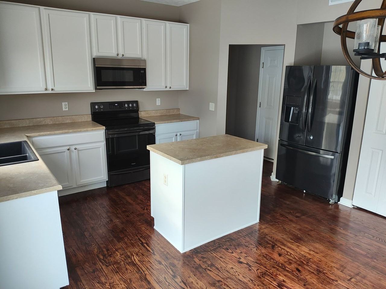 3595 Empire Drive - Photo 5 of 47