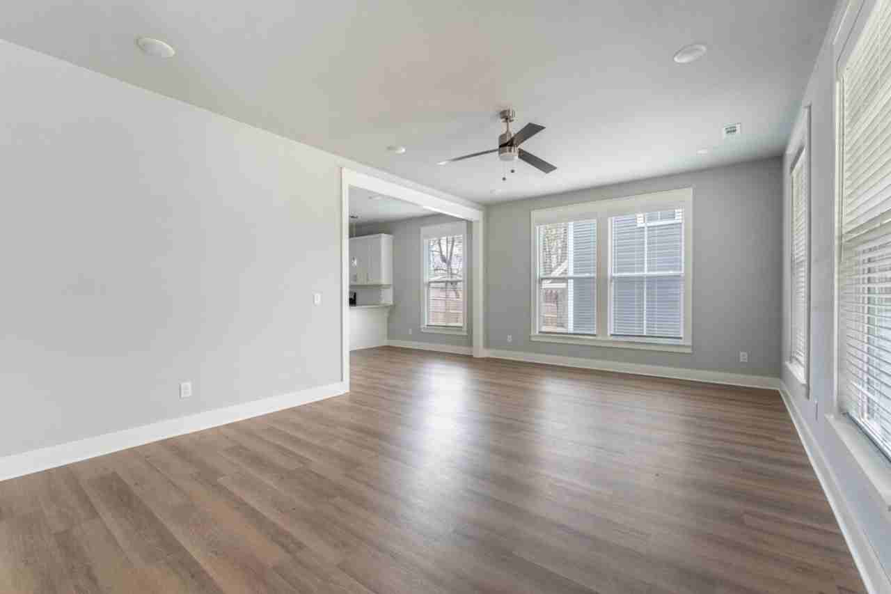 923 S Waxflower Ave - Photo 3 of 24