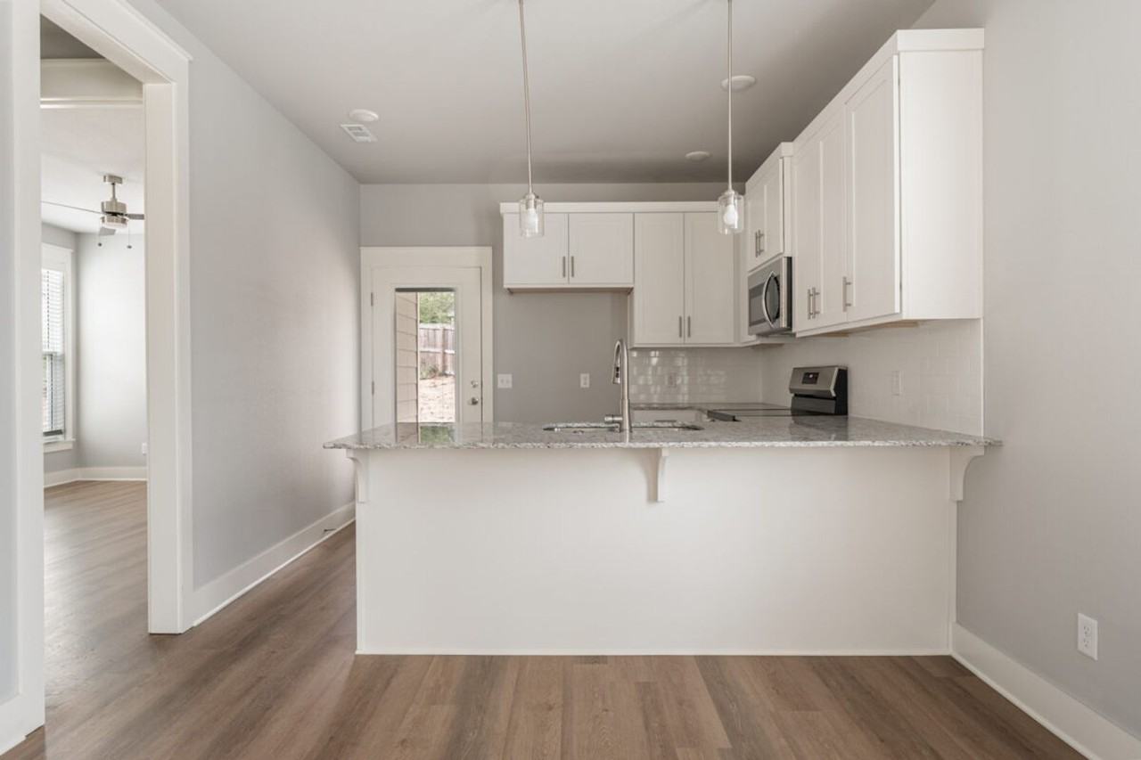 923 S Waxflower Ave - Photo 6 of 24