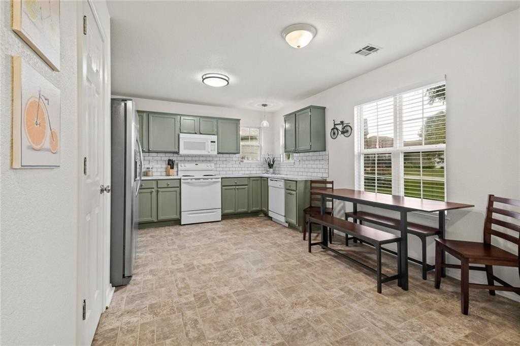 906 Sw Terry Ln - Photo 4 of 30