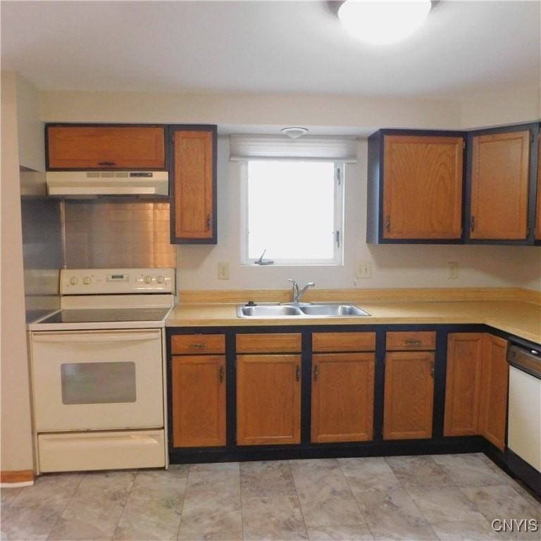 8525 Sextant Dr - Photo 3 of 17