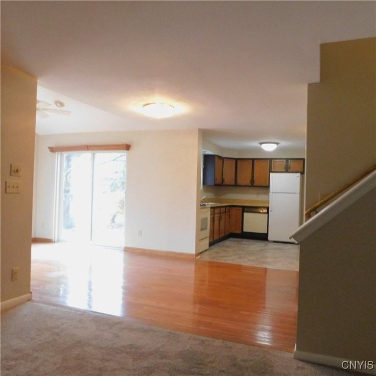 8525 Sextant Dr - Photo 6 of 17