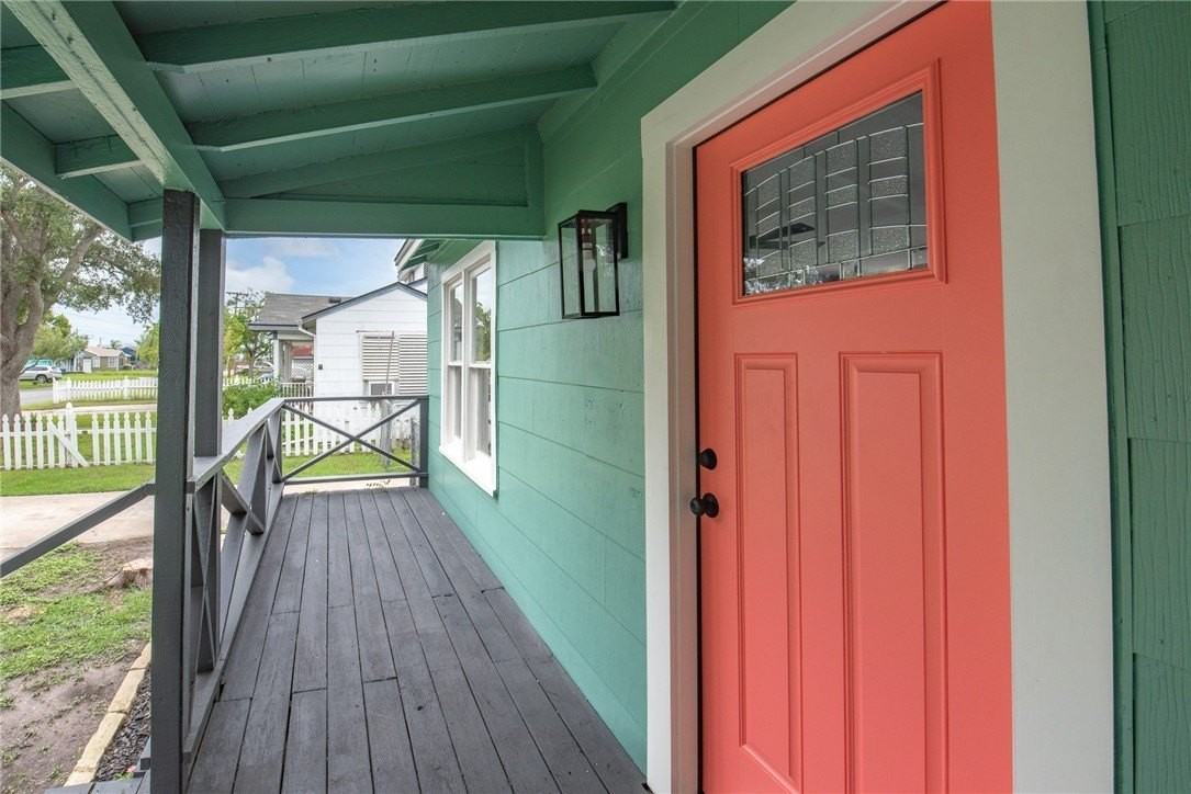 641 Robert Dr - Photo 3 of 30