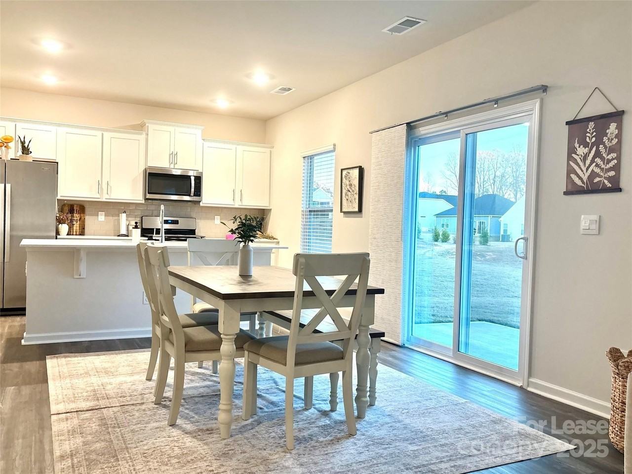 3667 Mercer St - Photo 4 of 38