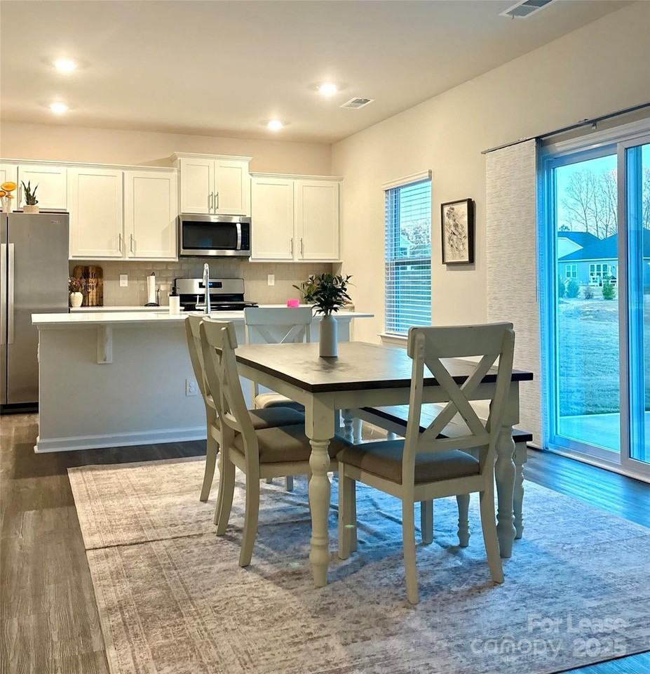 3667 Mercer St - Photo 5 of 38