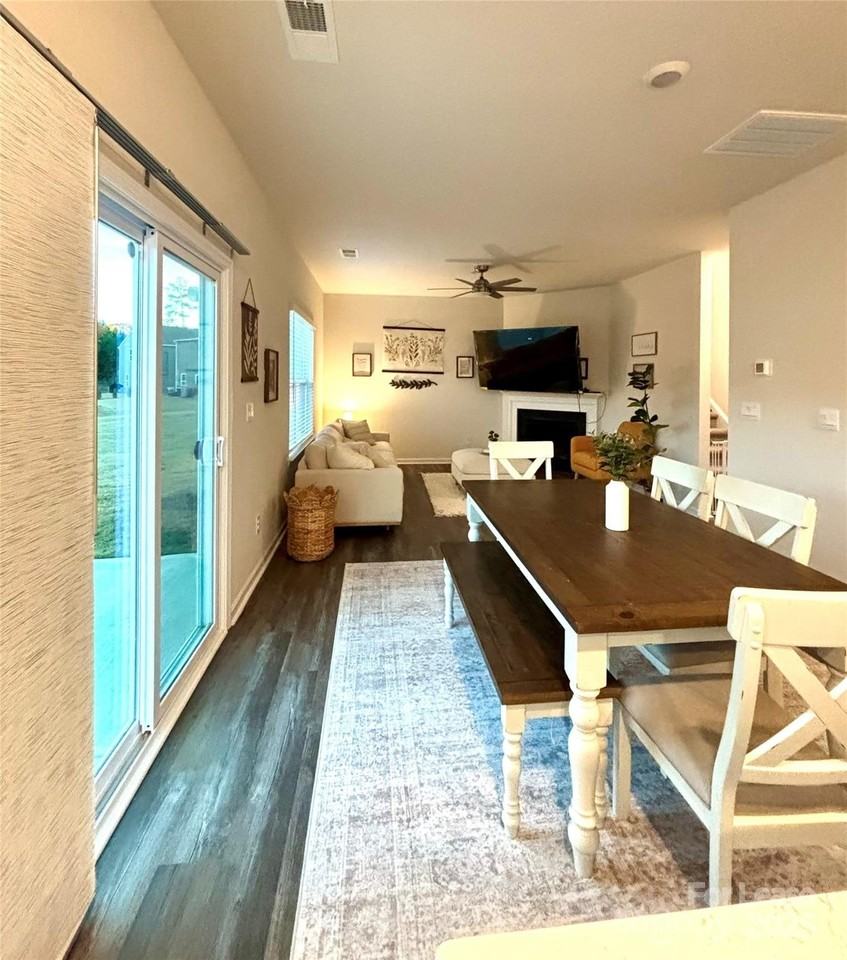 3667 Mercer St - Photo 6 of 38