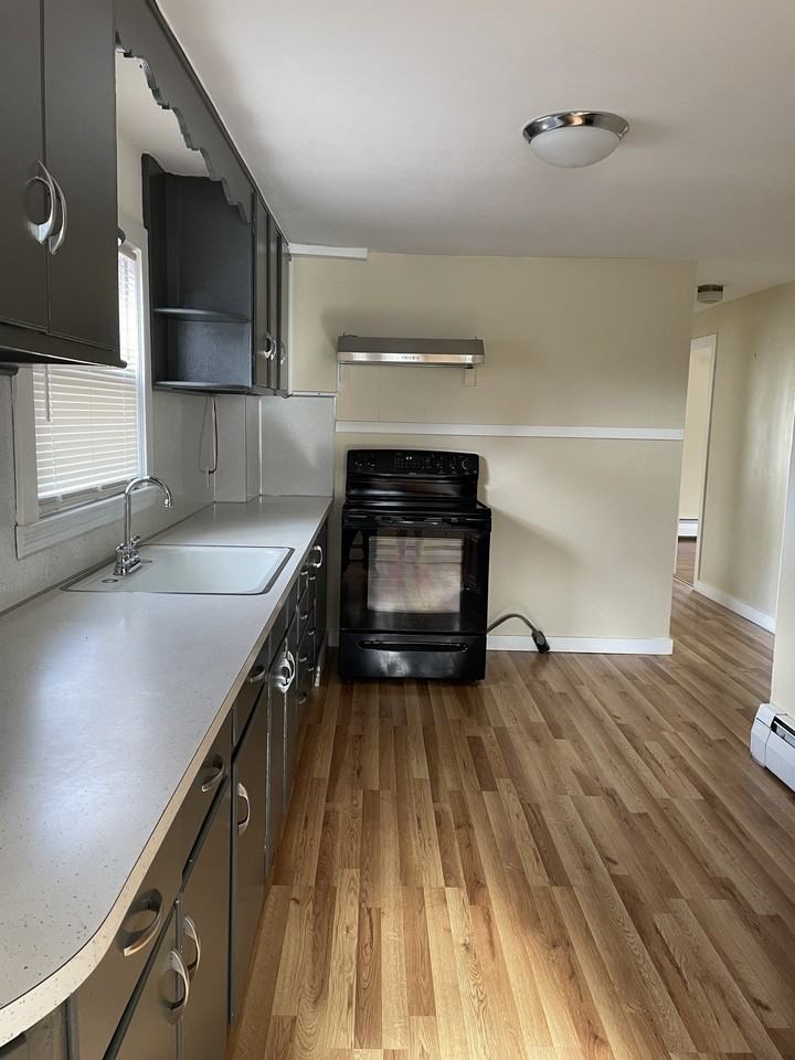 683 Camp St - Photo 4 of 9