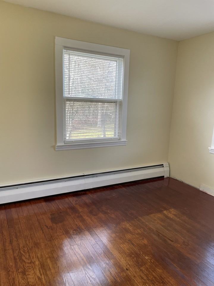 683 Camp St - Photo 7 of 9