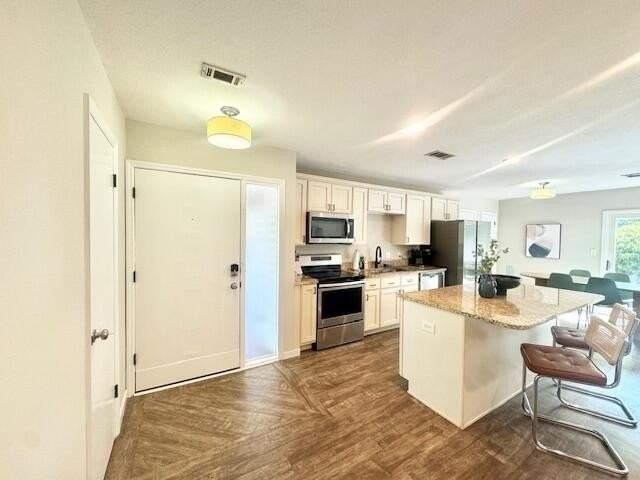 1002 Julia Ave - Photo 3 of 14