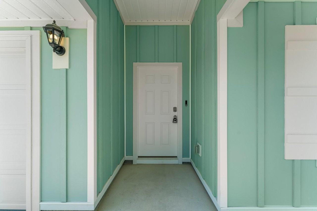 453 Riverwalk Cir - Photo 4 of 35